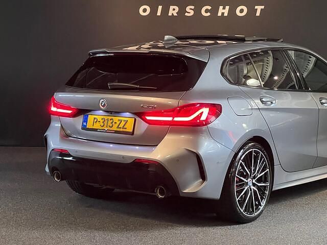 Occasion BMW 120 Executive 178 PK (130 kW) 2022 Grijs (metallic) Hatchback