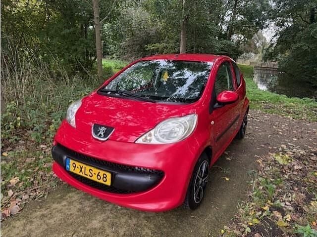 Rood Gebruikt 2006 Peugeot 107 Hatchback | € 1.299 (Goede deal) - Afbeelding 1/4