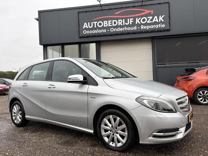 Grijs Occasion 2012 Mercedes B180 Ambition MPV | € 9.500 (Goede deal) - Afbeelding 1/4