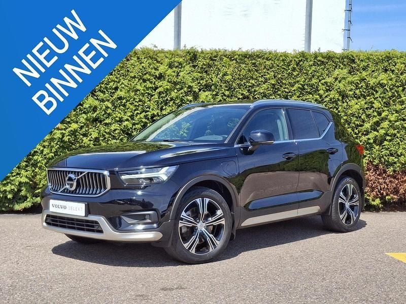 Zwart Gebruikt 2022 Volvo XC40 Inscription SUV | € 36.440 (Iets duurder) - Afbeelding 1/4