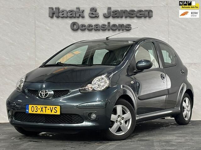 Grijs Gebruikt 2007 Toyota Aygo Sport Hatchback | € 3.795 (Eerlijke prijs) - Afbeelding 1/4