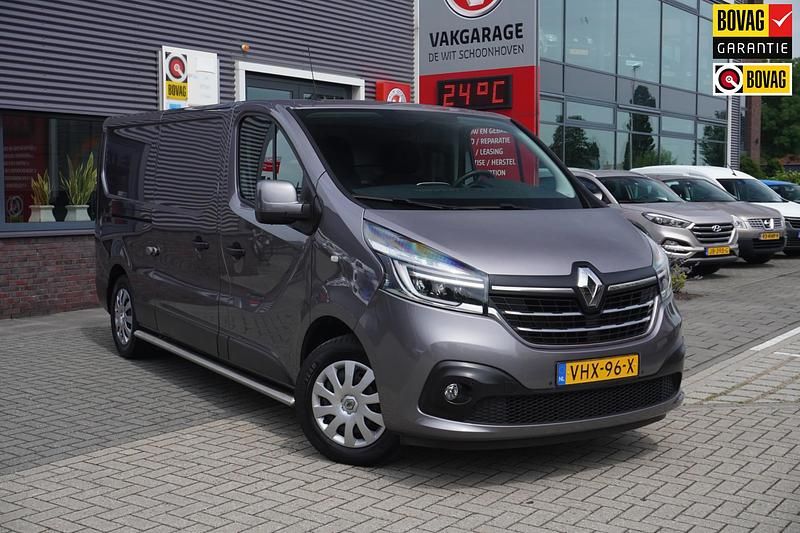 Grijs Occasion 2021 Renault Trafic Komfort MPV | € 23.817 (Super prijs) - Afbeelding 1/4