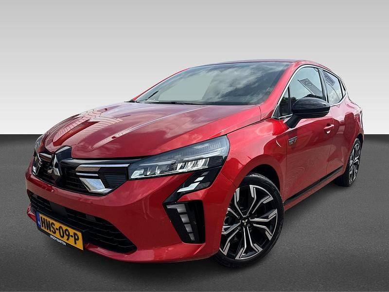 Rood metallic Gebruikt 2025 Mitsubishi Colt Intense+ Hatchback | € 27.430 (Eerlijke prijs) - Afbeelding 1/4