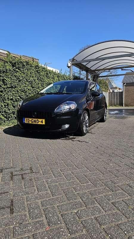 Zwart Gebruikt 2008 Fiat Grande Punto Sport Hatchback | € 2.000 (Eerlijke prijs) - Afbeelding 1/4