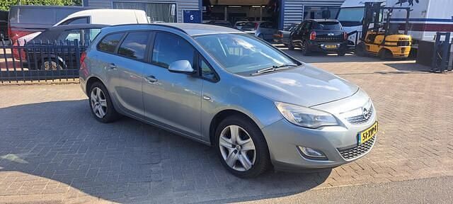 Occasion Opel Astra Selection 101 PK (74 kW) 2011 Grijs Stationwagen