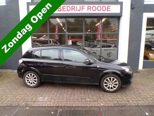 Zwart Gebruikt 2004 Opel Astra Enjoy Hatchback | € 800 (Eerlijke prijs) - Afbeelding 1/4
