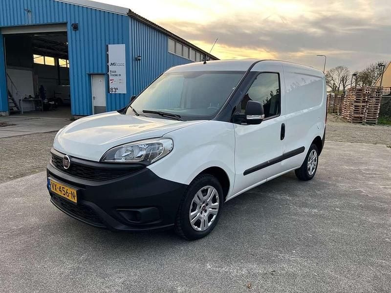 Wit Gebruikt 2016 Fiat Doblò MPV | € 3.950 (Eerlijke prijs) - Afbeelding 1/4
