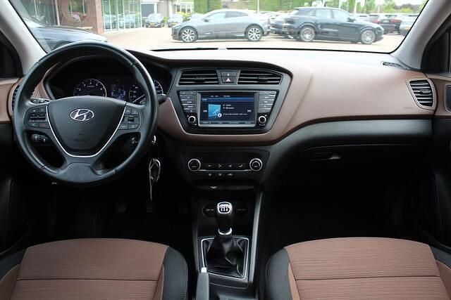 Occasion Hyundai i20 Comfort 101 PK (74 kW) 2018 Zwart Hatchback