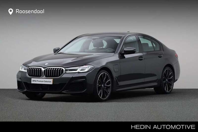 Grijs, metallic lak Gebruikt 2022 BMW 545 Comfort Edition Sedan | € 55.880 (Eerlijke prijs) - Afbeelding 1/4