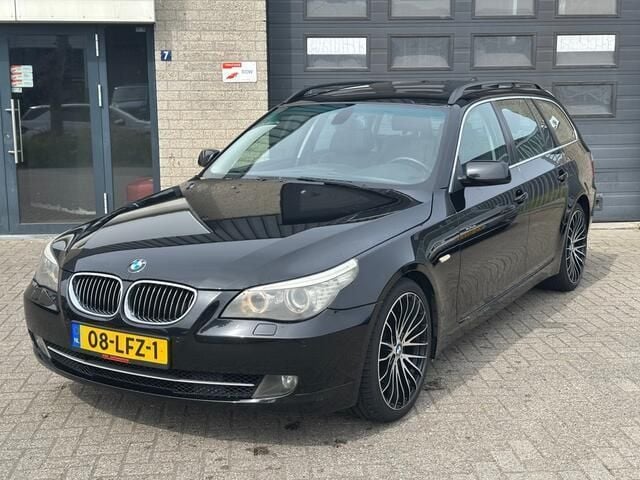 Zwart Gebruikt 2008 BMW 530 Stationwagen | € 5.477 (Eerlijke prijs) - Afbeelding 1/4