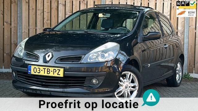 Zwart Gebruikt 2006 Renault Clio II Hatchback | € 1.399 (Eerlijke prijs) - Afbeelding 1/4