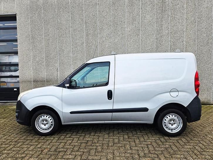 Occasion Opel Combo 90 PK (66 kW) 2013 Grijs Van