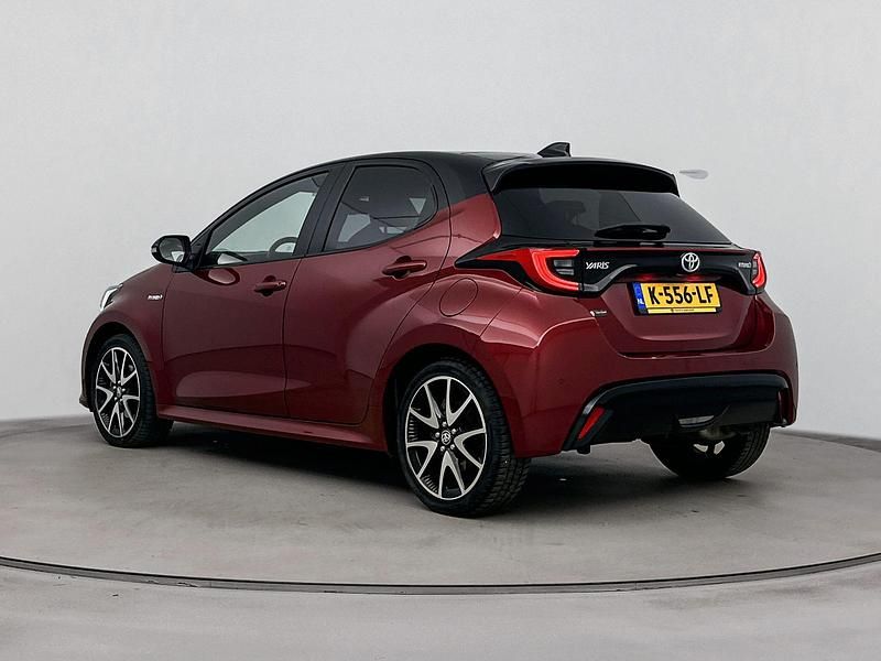 Occasion Toyota Yaris Hybrid Executive 116 PK (85 kW) 2021 Rood Hatchback