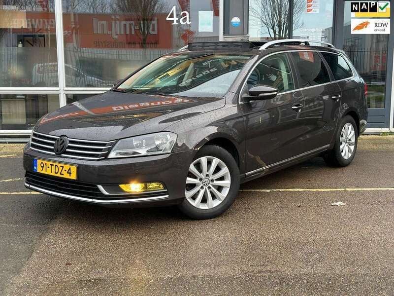 Bruin Gebruikt 2012 VW Passat Comfortline Stationwagen | € 9.950 (Duur) - Afbeelding 1/4