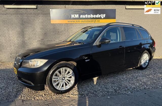Zwart, metallic lak Gebruikt 2007 BMW 325 Basis Stationwagen | € 4.999 (Eerlijke prijs) - Afbeelding 1/4