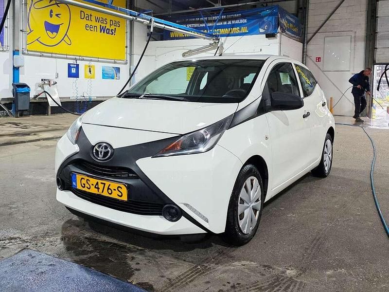 Wit Gebruikt 2015 Toyota Aygo Hatchback | € 5.750 (Eerlijke prijs) - Afbeelding 1/4
