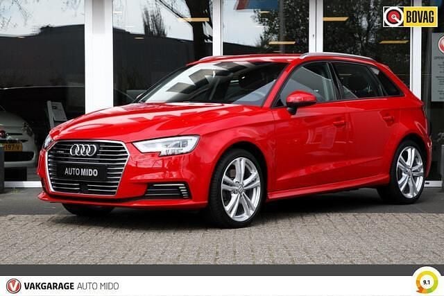 Rood Occasion 2020 Audi A3 Sportback Sport Hatchback | € 21.950 (Goede deal) - Afbeelding 1/4