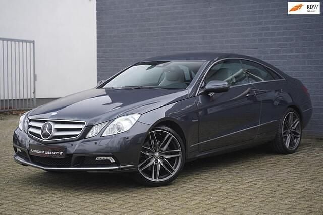 Grijs (metallic) Gebruikt 2010 Mercedes E350 Avantgarde Coupé | € 17.950 (Super prijs) - Afbeelding 1/4