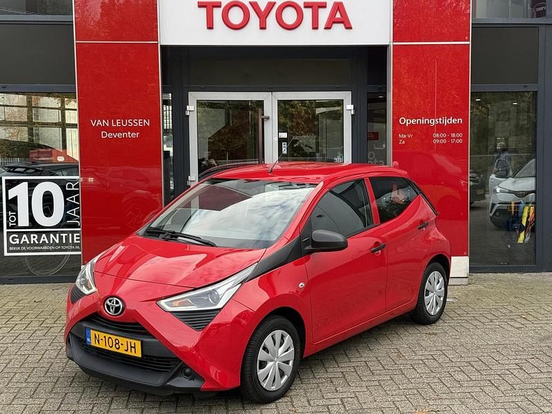 Rood Gebruikt 2021 Toyota Aygo X SUV | € 11.400 - Afbeelding 1/4