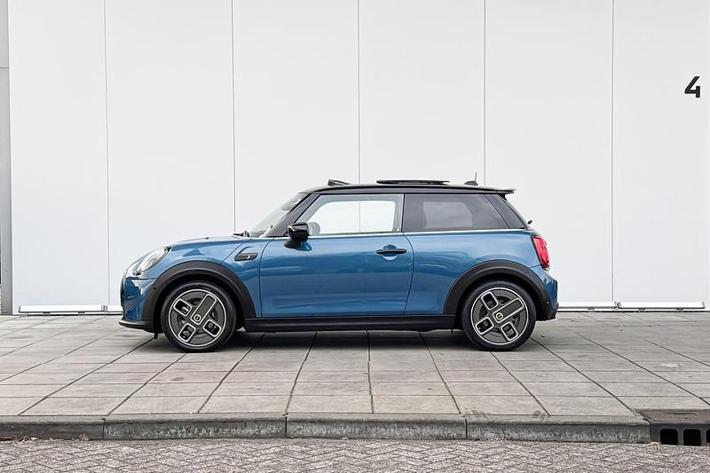 Occasion Mini Cooper Collection 135 kW (184 PK) 2021 Island blue Hatchback