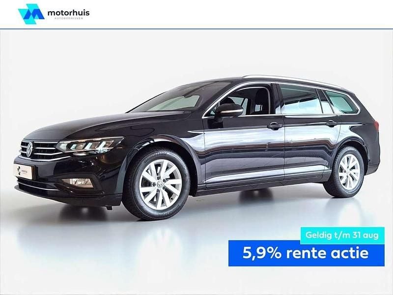 Zwart Gebruikt 2020 VW Passat Comfortline Stationwagen | € 21.945 (Eerlijke prijs) - Afbeelding 1/4