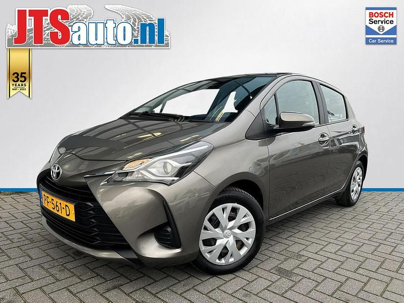 Grijs Gebruikt 2017 Toyota Yaris Hatchback | € 12.790 (Eerlijke prijs) - Afbeelding 1/4