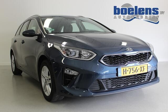 Blauw, metallic lak Gebruikt 2020 Kia Ceed Sportswagon Stationwagen | € 14.987 (Eerlijke prijs) - Afbeelding 1/4
