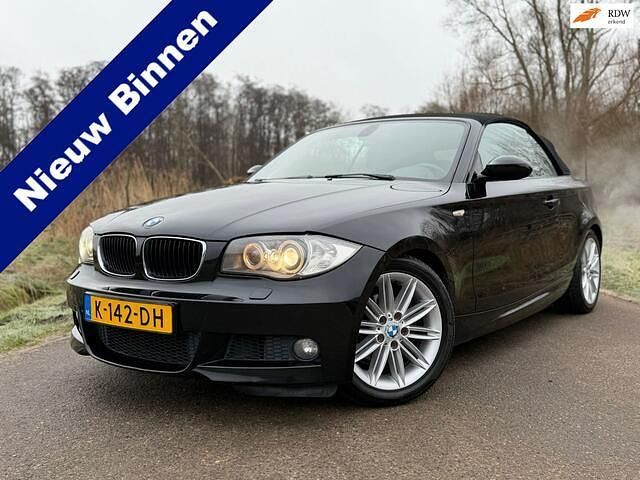 Zwart (metallic) Occasion 2009 BMW 118 Cabriolet Comfort Edition Cabriolet | € 7.950 (Iets duurder) - Afbeelding 1/4