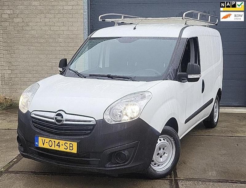 Wit Gebruikt 2018 Opel Combo Edition Sedan | € 6.450 - Afbeelding 1/4