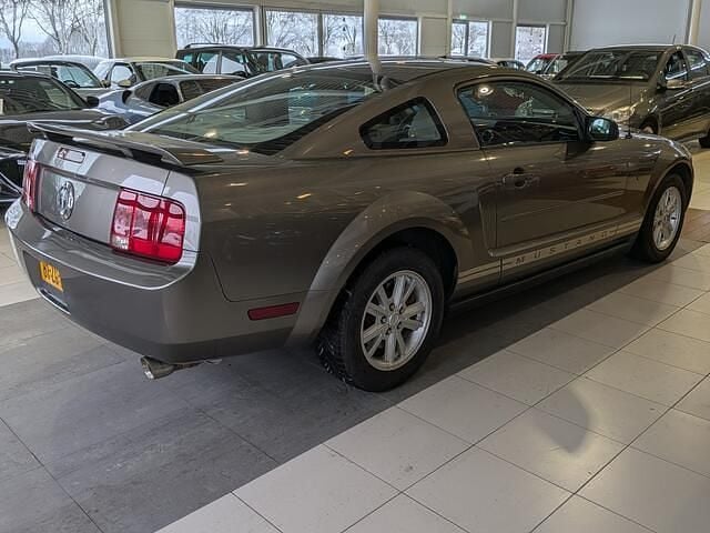 Occasion Ford Mustang 207 PK (152 kW) 2005 Grijs Coupé