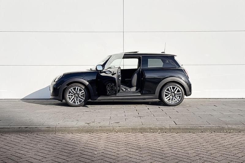 Nieuw Mini Cooper Classic 156 PK (114 kW) 2025 Zwart Hatchback