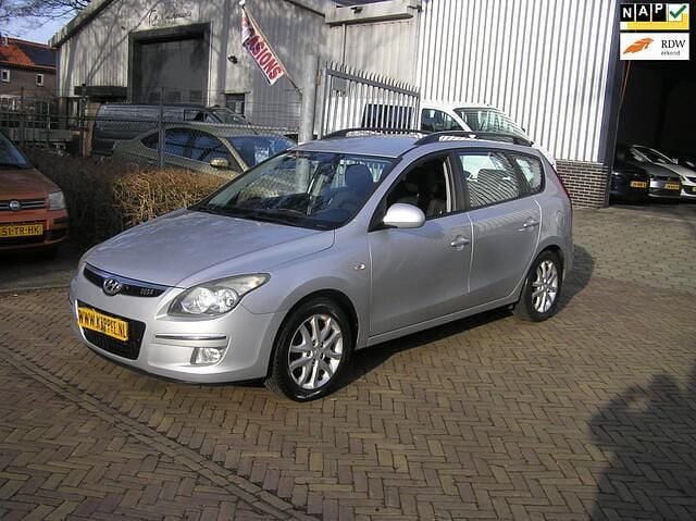 Grijs Occasion 2010 Hyundai i30 Dynamiq Stationwagen | € 2.250 (Eerlijke prijs) - Afbeelding 1/4