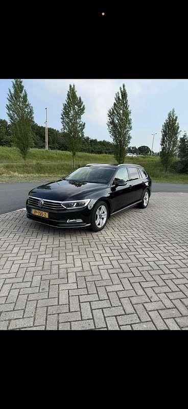 Zwart Occasion 2016 VW Passat Comfortline Stationwagen | € 10.000 (Goede deal) - Afbeelding 1/4