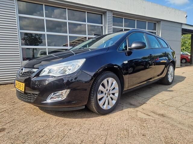 Zwart Gebruikt 2011 Opel Astra Sport Stationwagen | € 2.749 (Goede deal) - Afbeelding 1/4