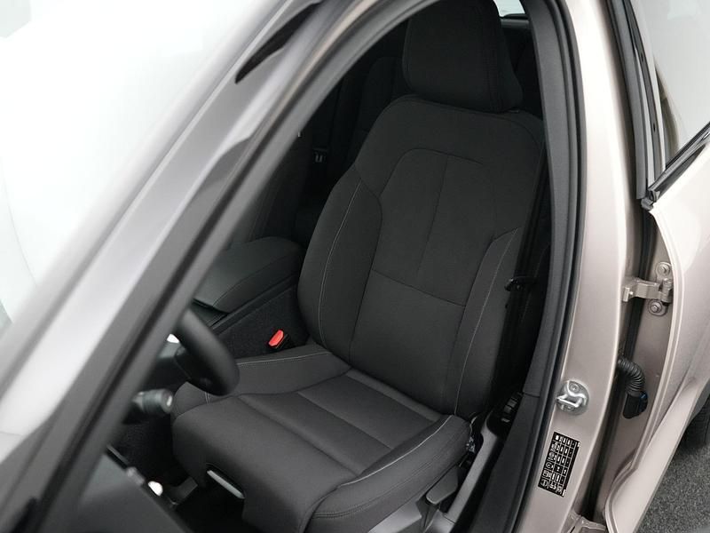 Occasion Volvo XC40 Core 175 kW (238 PK) 2023 Grijs SUV