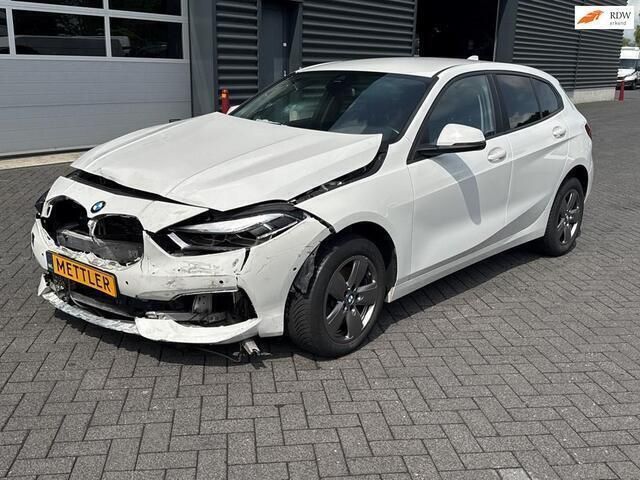 Wit Gebruikt 2020 BMW 118 Hatchback | € 7.950 - Afbeelding 1/4