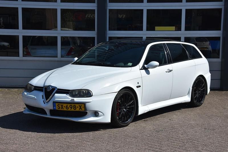 Wit Gebruikt 2002 Alfa Romeo 156 GTA Stationwagen | € 19.995 - Afbeelding 1/4