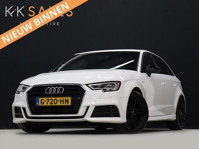 Wit (metallic) Gebruikt 2019 Audi A3 Sportback S-Line Hatchback | € 19.440 (Eerlijke prijs) - Afbeelding 1/4