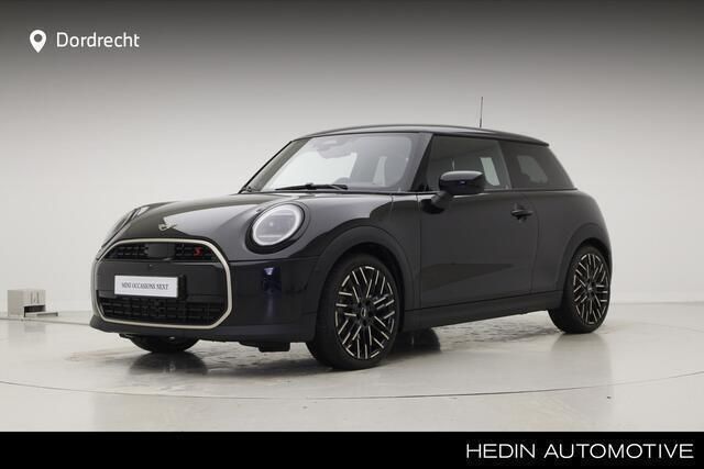Zwart Gebruikt 2024 Mini Cooper S Favoured Hatchback | € 39.895 - Afbeelding 1/4