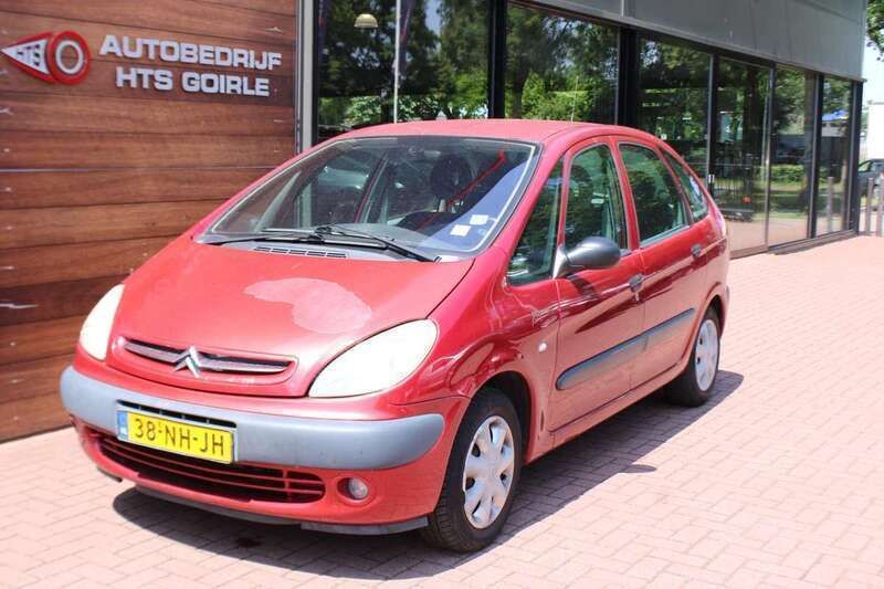 Rood, metallic lak Gebruikt 2003 Citroën Xsara Picasso MPV | € 795 (Goede deal) - Afbeelding 1/4