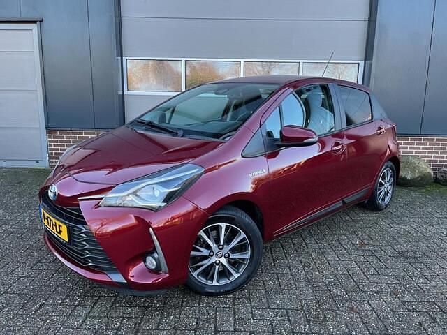 Occasion Toyota Yaris 73 PK (53 kW) 2019 Rood Hatchback