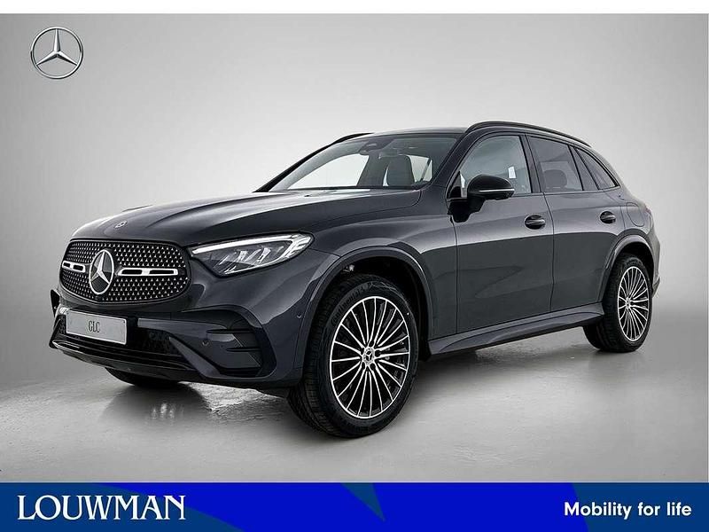 Grijs Nieuw 2025 Mercedes GLC300e Sport Edition SUV | € 76.474 (Super prijs) - Afbeelding 1/4