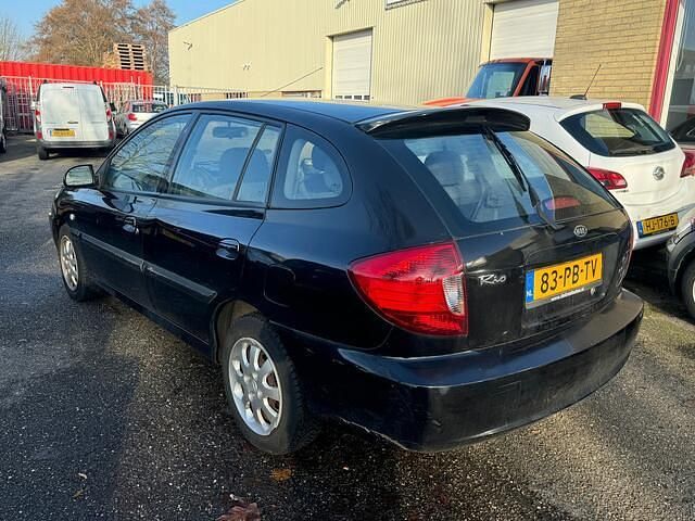 Occasion Kia Rio 97 PK (71 kW) 2004 Zwart Hatchback
