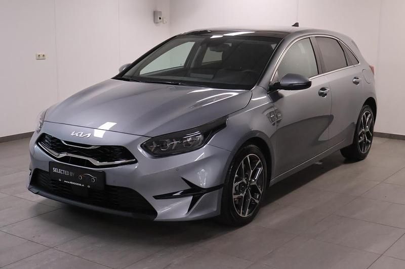 Grijs Gebruikt 2022 Kia Ceed Hatchback | € 23.794 (Duur) - Afbeelding 1/4