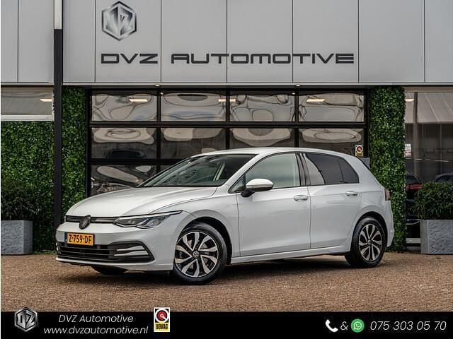 Wit Gebruikt 2022 VW Golf VIII Active Hatchback | € 22.950 (Eerlijke prijs) - Afbeelding 1/4
