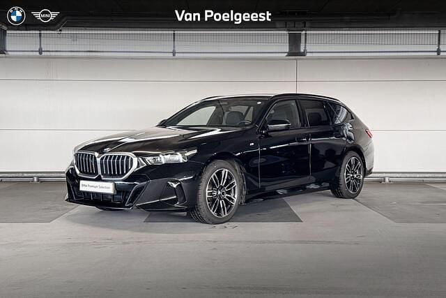 Zwart Gebruikt 2024 BMW 520 Performance Stationwagen | € 64.900 (Eerlijke prijs) - Afbeelding 1/4