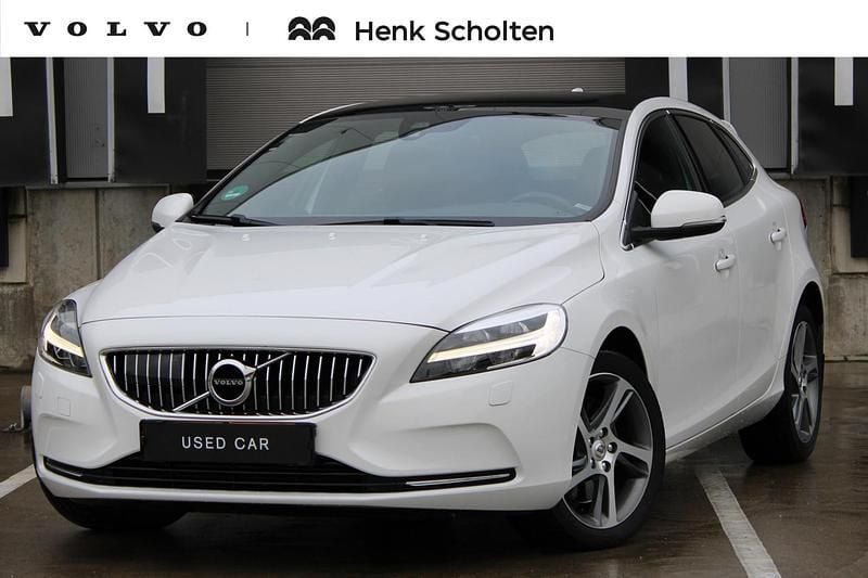 Wit Occasion 2016 Volvo V40 Inscription Hatchback | € 20.950 - Afbeelding 1/4