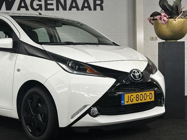 Occasion Toyota Aygo X-play 69 PK (50 kW) 2016 Wit Hatchback