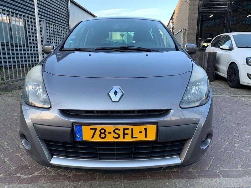Gebruikt 2011 Renault Clio II Sedan | € 1.500 (Eerlijke prijs) - Afbeelding 1/4