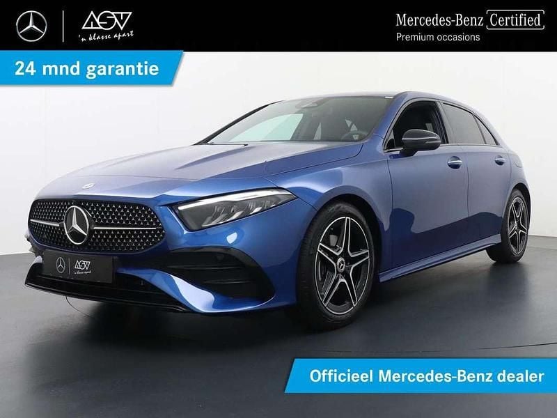 Blauw Gebruikt 2024 Mercedes A180 AMG line Hatchback | € 38.795 (Duur) - Afbeelding 1/4